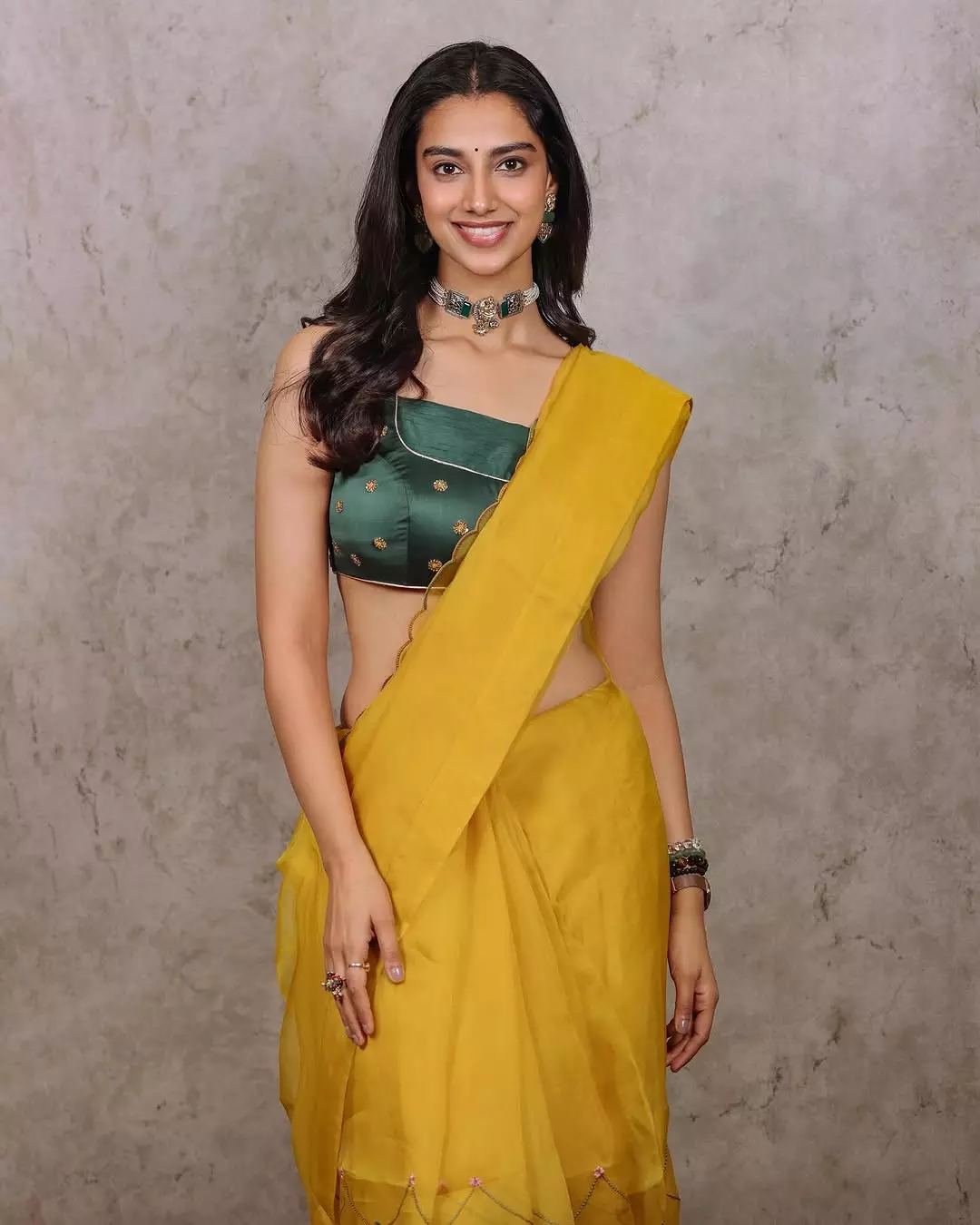 Meenakshi Chaudhary Stuns in Sizzling Blue Kurti Look