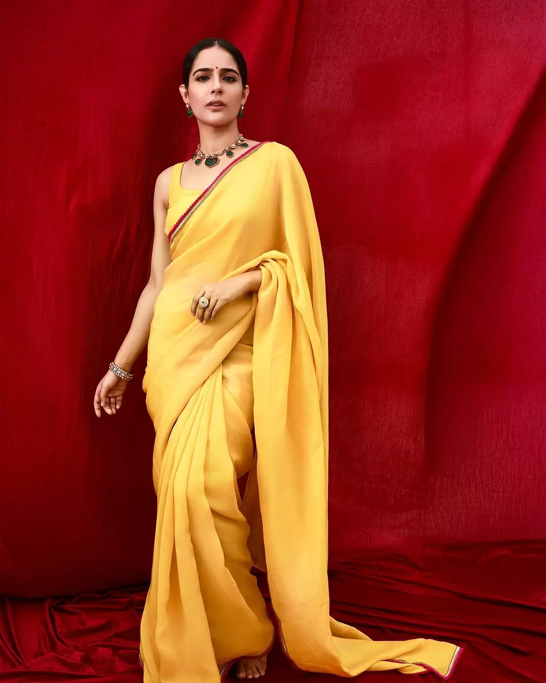 Malvi Malhotra Stuns in a Vibrant Yellow Saree