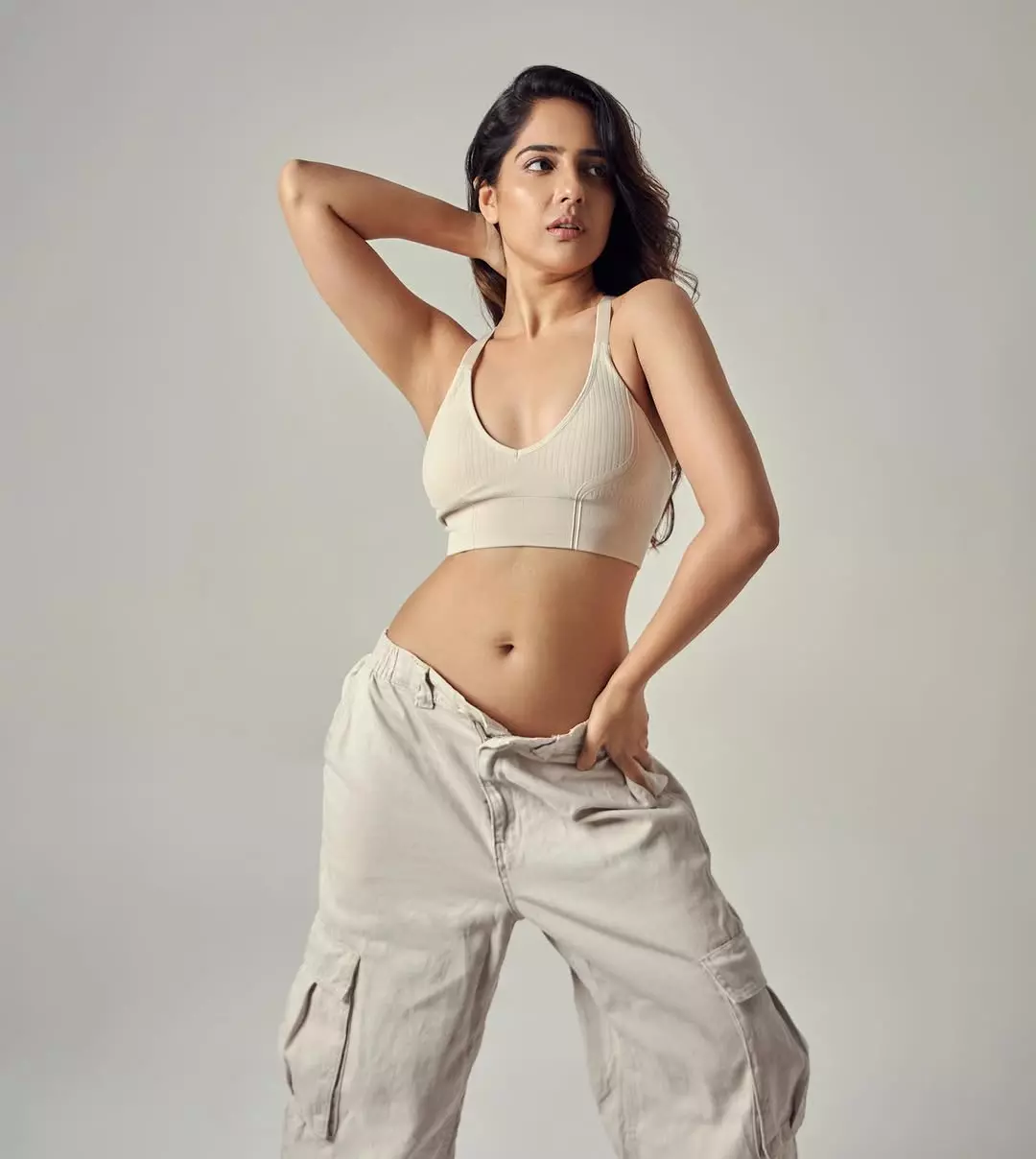 Malvi Malhotra Stuns in a Vibrant Yellow Saree