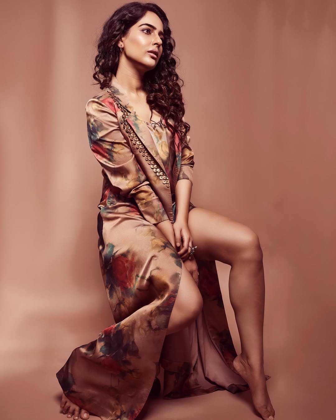 Malvi Malhotra Stuns in a Vibrant Yellow Saree Malvi Malhotra Stuns in a Vibrant Yellow Saree