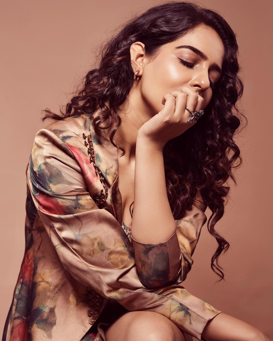 Malvi Malhotra Stuns in a Vibrant Yellow Saree Malvi Malhotra Stuns in a Vibrant Yellow Saree