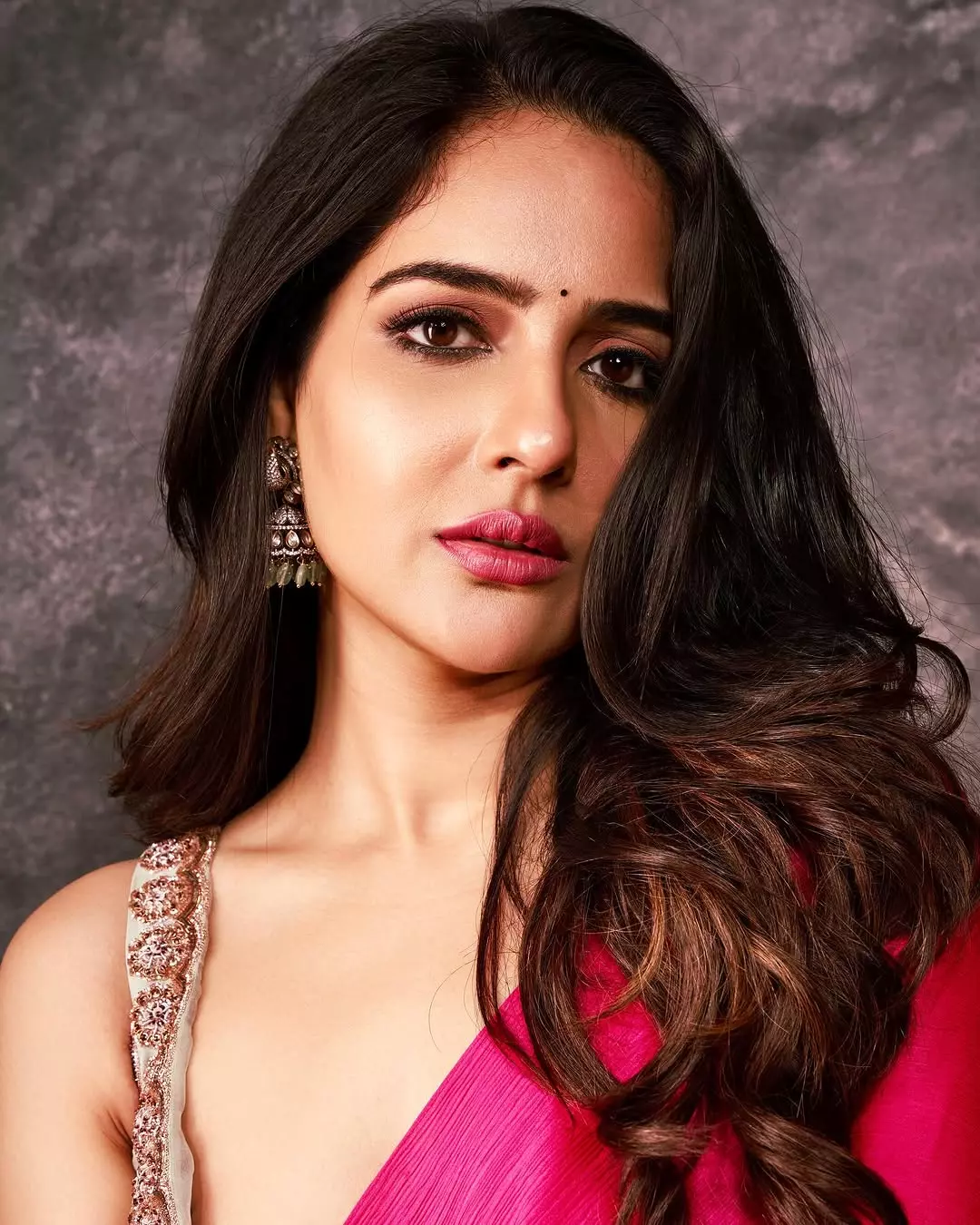 Malvi Malhotra Stuns in a Vibrant Yellow Saree