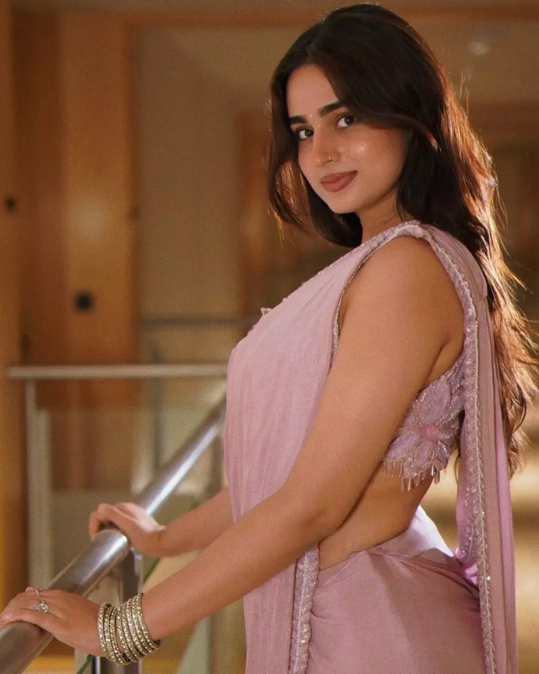 Flowers and Fashion: Ayeshas Cozy Glow! Flowers and Fashion: Ayeshas Cozy Glow!