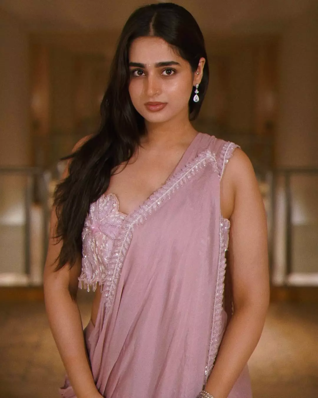 Flowers and Fashion: Ayeshas Cozy Glow!