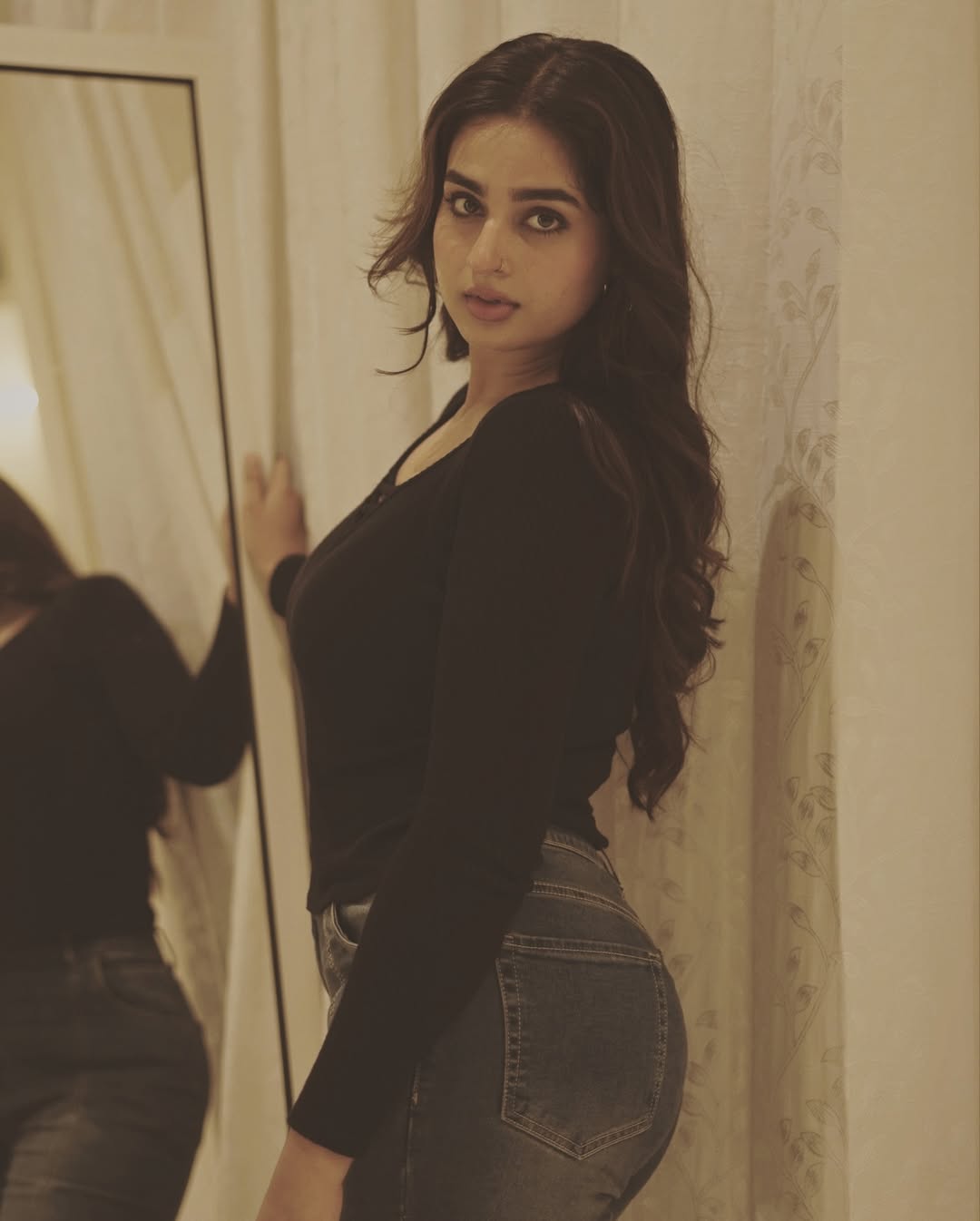 Flowers and Fashion: Ayeshas Cozy Glow! Flowers and Fashion: Ayeshas Cozy Glow!