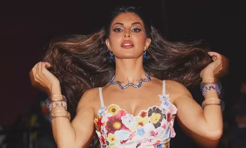 వీడియో: దుబాయ్‌లో జాకీ దుమ్ము దుమారం