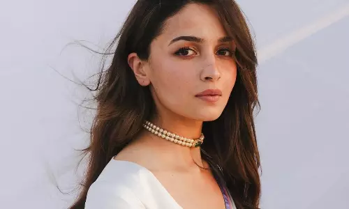 తెల్ల గులాబీ.. మ‌ల్లె సొగ‌సు.. ఆలియా స్ట‌న్నింగ్!