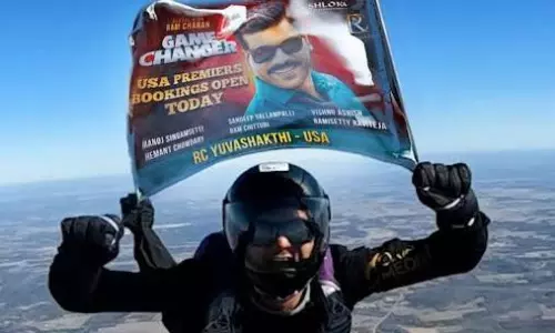 గేమ్ ఛేంజర్ బుకింగ్స్.. స్కై డైవింగ్ చేసి మరీ..