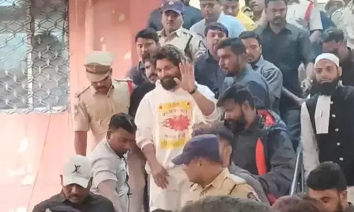 అల్లు అర్జున్ అరెస్ట్... నిరాశలో టీడీపీ, కాంగ్రెస్, వైసీపీ శ్రేణులు!