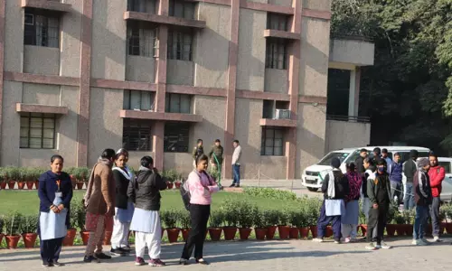 ఢిల్లీ స్కూల్స్  కు బెదిరింపులు... ఎవరో, ఎందుకో తెలిస్తే షాకే?