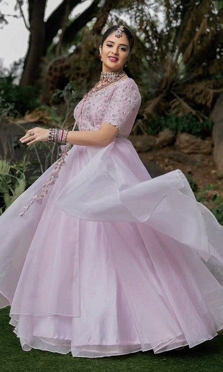 Sreemukhi’s dress ideas are pure magic