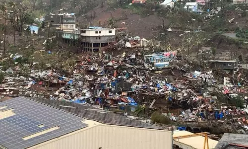 శతాబ్ధంలోనే అత్యంత భయంకరమైన తుఫాన్... వెయ్యి మంది మృతి!?
