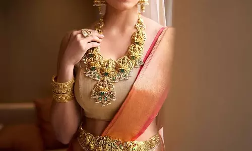 Malavika Mohanan is Bappu Bomma in THIS Saree