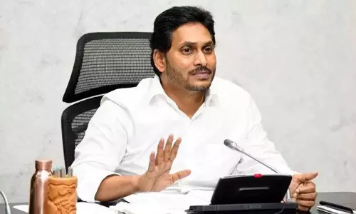 కాంగ్రెస్ తో జగన్ కి పెద్ద పని పడిందా ?
