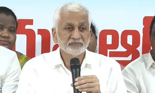 ఎన్డీయే ఇండియా కూటముల మధ్యలో వైసీపీ