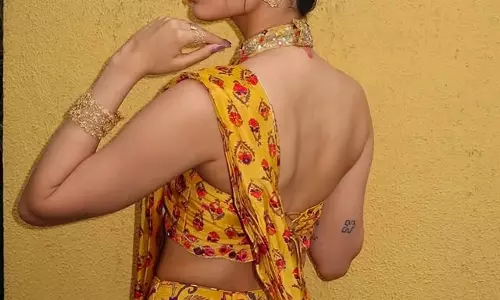 Khushi Kapoor Drapes Saree In Style