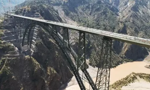 40 కేజీల  గ్రేనేడ్లు విసిరినా ఆ వంతెన డ్యామేజ్ కాదంతే!