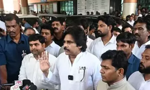 అల్లు అర్జున్  వ్యవహారంపై ప్రశ్న... పవన్  రియాక్షన్  ఇదే!