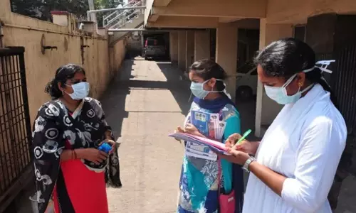 వాలంటీర్ల కధ కంచికేనా...వైసీపీ స్టాండ్ చేంజ్ ?