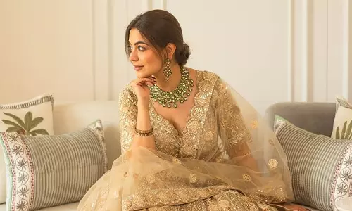 Nisha Agarwals Latest Pics : Beauty in Blooms