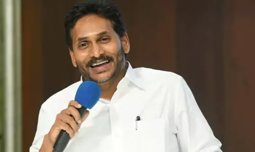 వెల్ కమ్ టూ 2025 : కోటి ఆశలతో జగన్