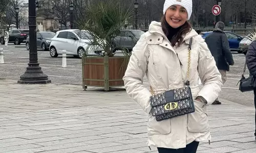 Why does Pragya Jaiswal look like she’s running a masterclass on perfection?
