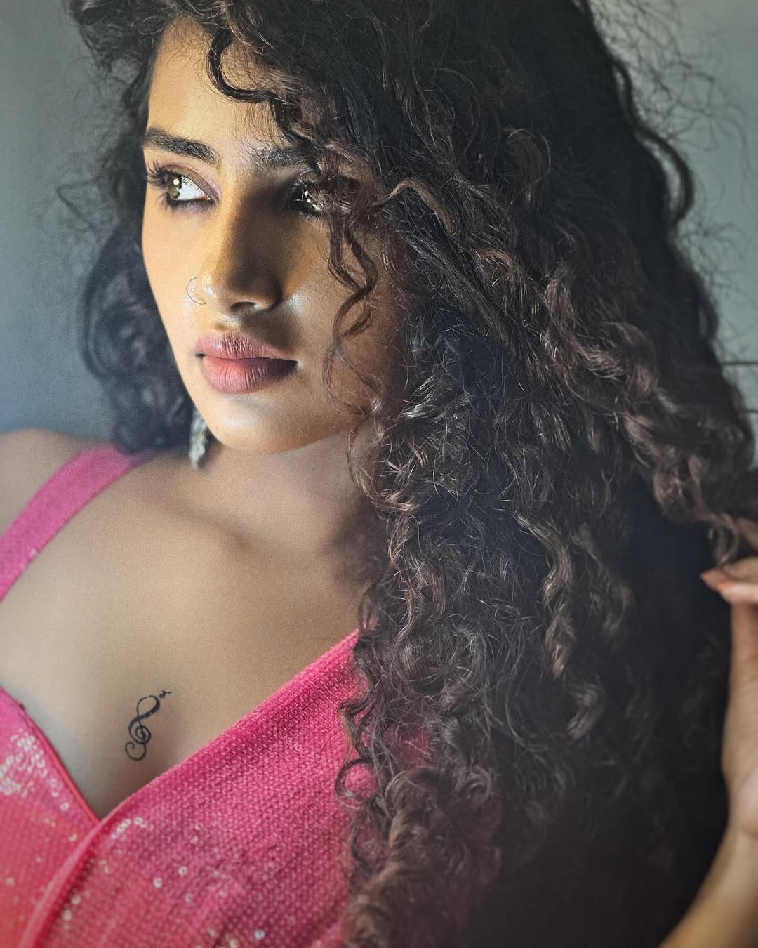 Anupama Parameswarans style doesnt just impress; it intimidates. Anupama Parameswarans style doesnt just impress; it intimidates.