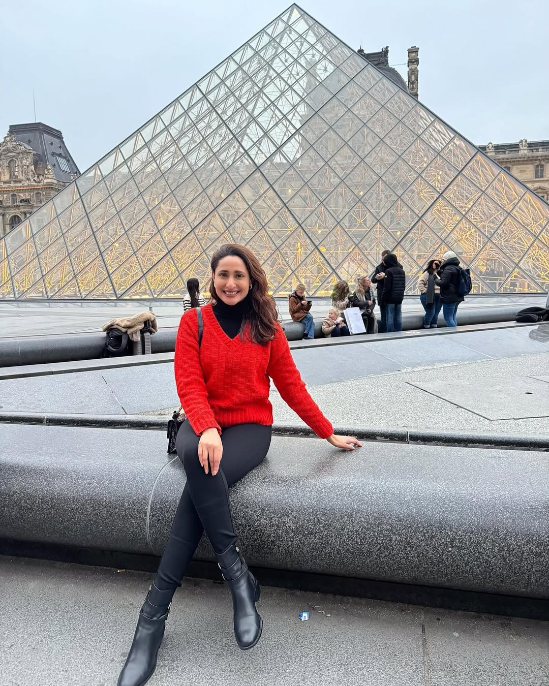 Why does Pragya Jaiswal look like she�s running a masterclass on perfection?