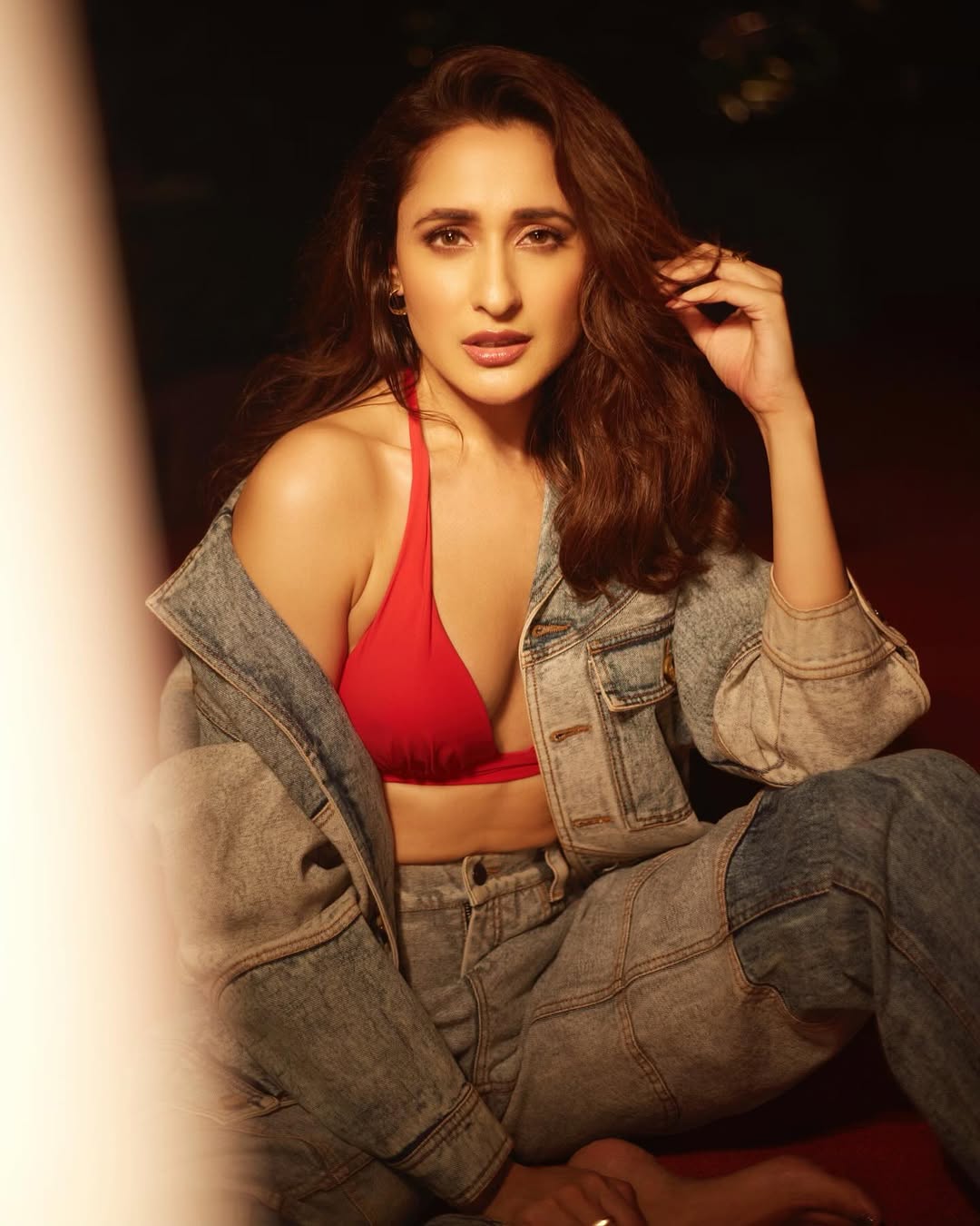 Why does Pragya Jaiswal look like she�s running a masterclass on perfection?