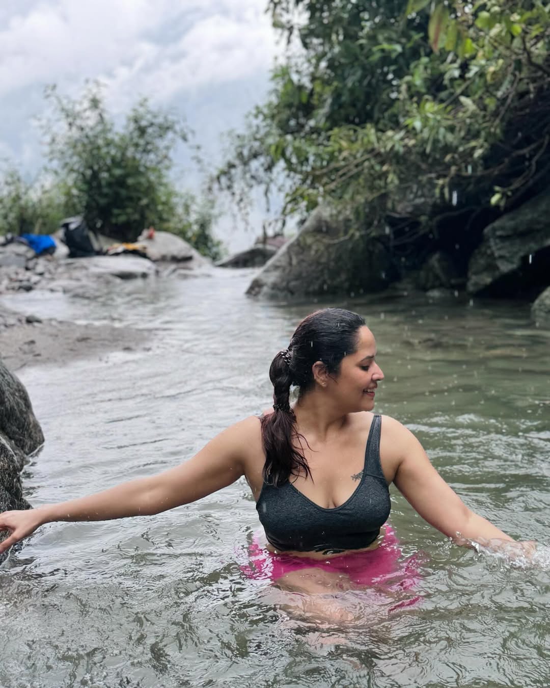 Anasuya Bharadwaj greets 2025 with her enchanting new year style Anasuya Bharadwaj greets 2025 with her enchanting new year style