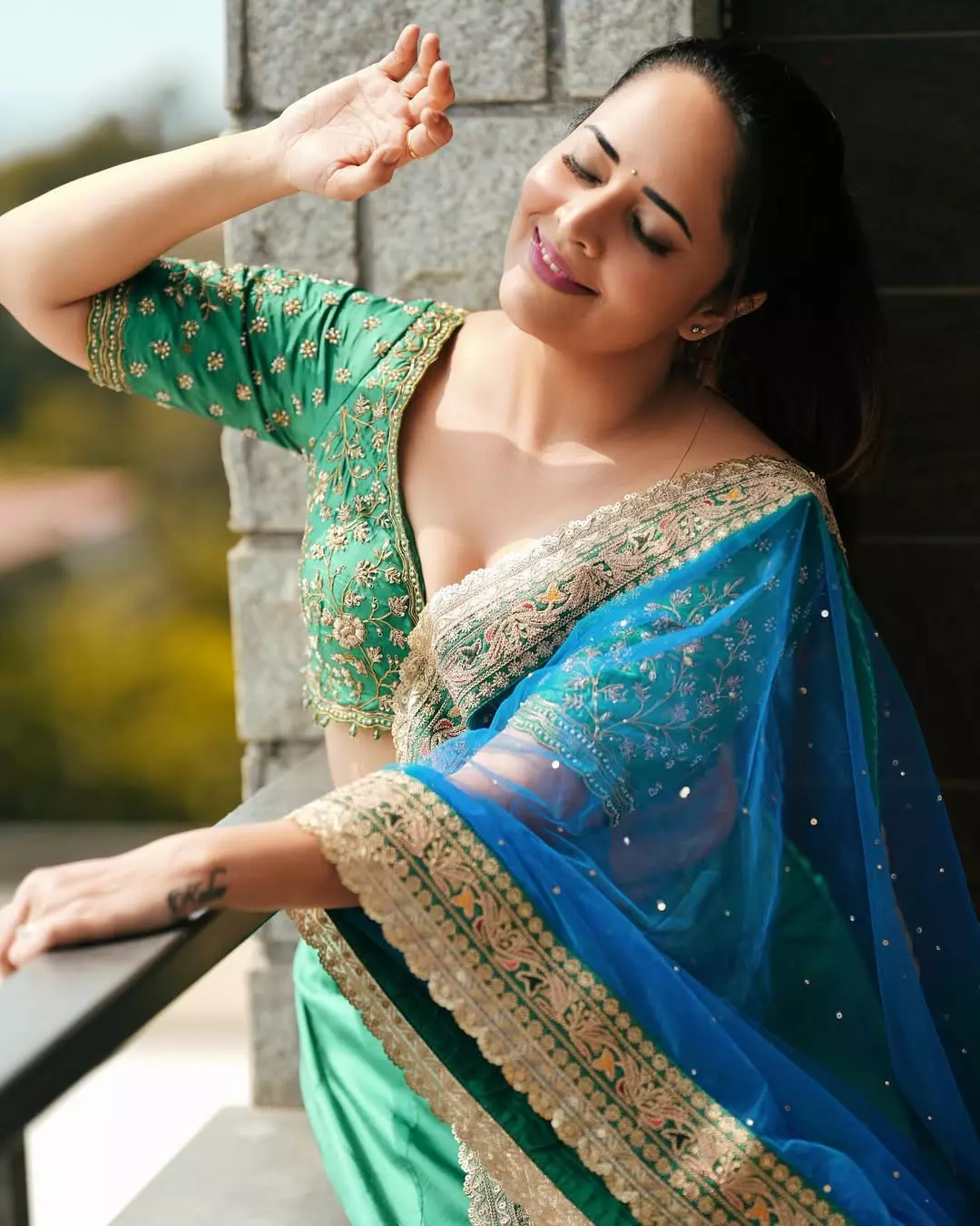 Anasuya Bharadwaj greets 2025 with her enchanting new year style Anasuya Bharadwaj greets 2025 with her enchanting new year style