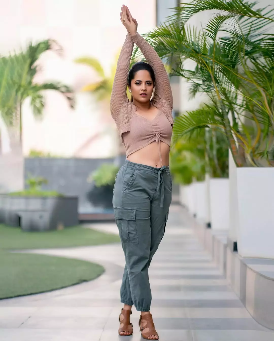 Anasuya Bharadwaj greets 2025 with her enchanting new year style Anasuya Bharadwaj greets 2025 with her enchanting new year style