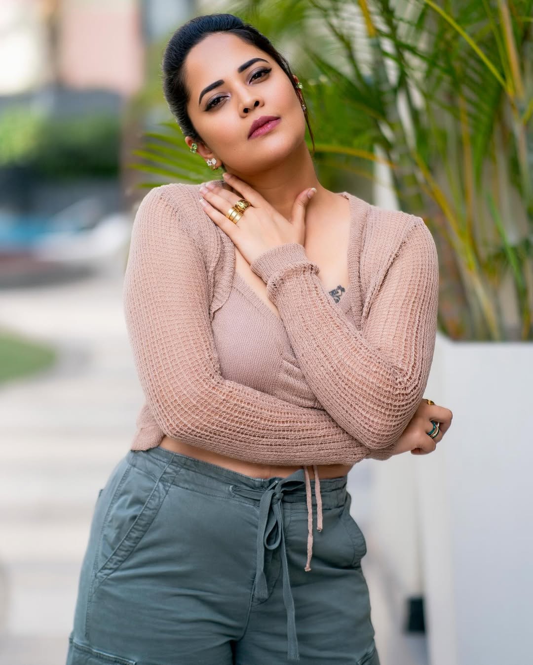 Anasuya Bharadwaj greets 2025 with her enchanting new year style Anasuya Bharadwaj greets 2025 with her enchanting new year style