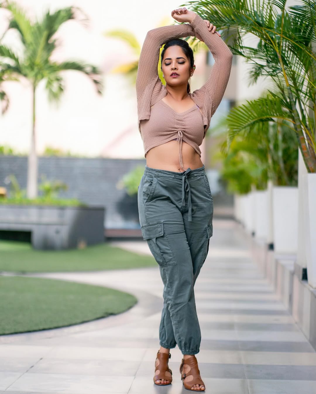 Anasuya Bharadwaj greets 2025 with her enchanting new year style Anasuya Bharadwaj greets 2025 with her enchanting new year style