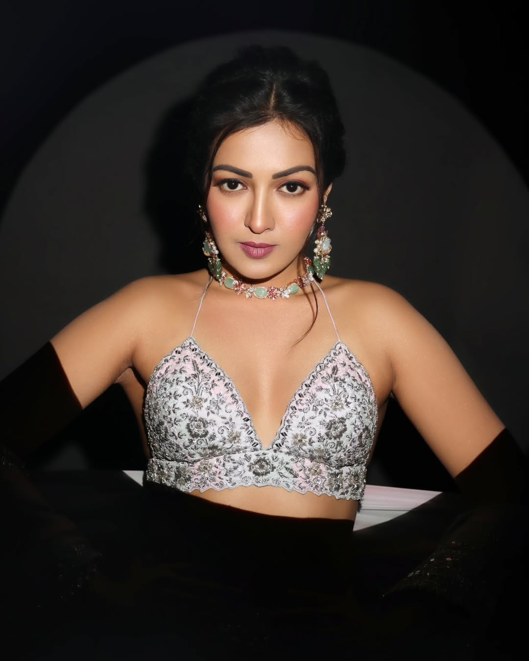 Catherine Tresa Makes a Grand Entry into 2025 with Her Fabulous Look