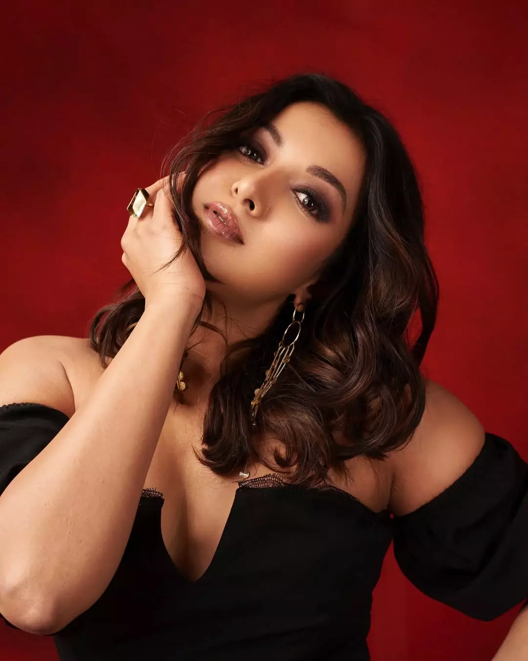 Catherine Tresa Makes a Grand Entry into 2025 with Her Fabulous Look Catherine Tresa Makes a Grand Entry into 2025 with Her Fabulous Look