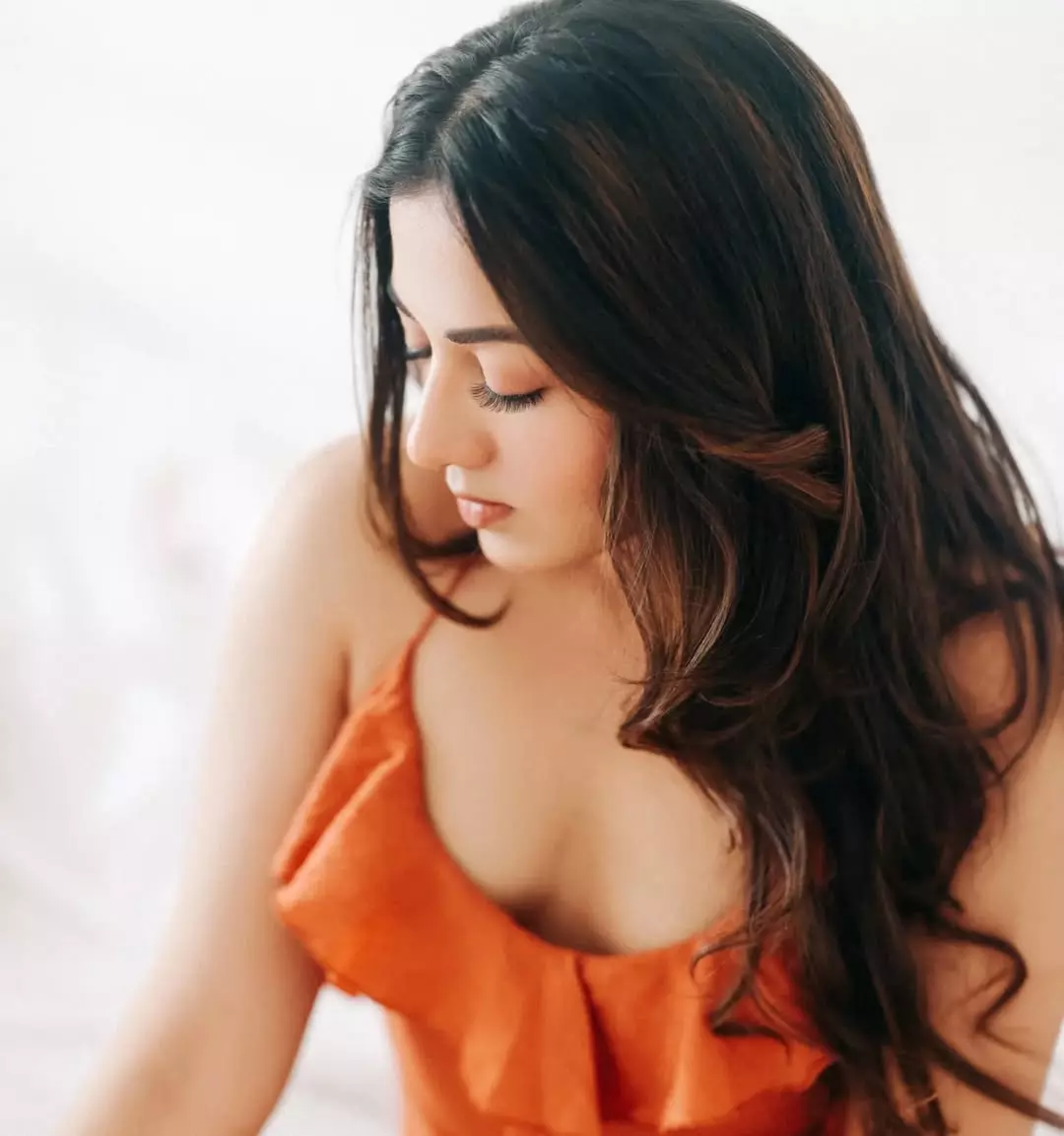 Catherine Tresa Makes a Grand Entry into 2025 with Her Fabulous Look Catherine Tresa Makes a Grand Entry into 2025 with Her Fabulous Look