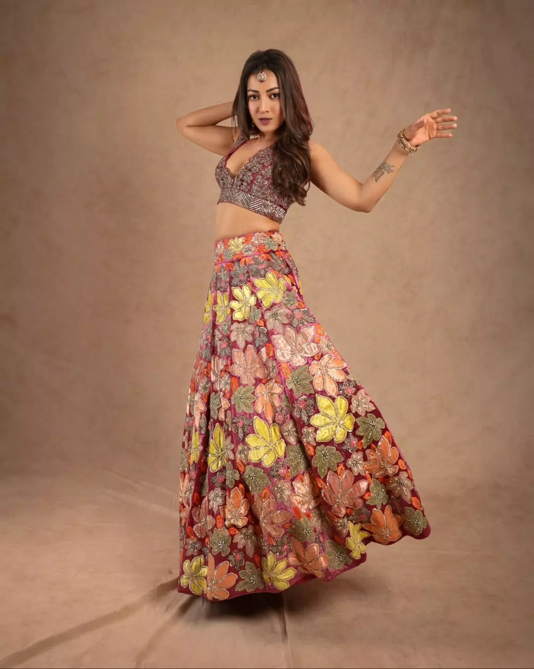 Catherine Tresa Makes a Grand Entry into 2025 with Her Fabulous Look Catherine Tresa Makes a Grand Entry into 2025 with Her Fabulous Look