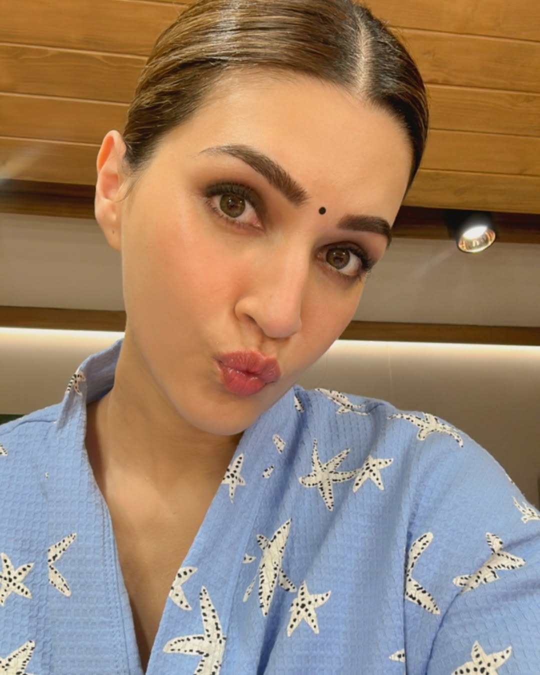 Apparently, Kriti Sanons Average Looks Are Still Better Than Our Best Apparently, Kriti Sanons Average Looks Are Still Better Than Our Best