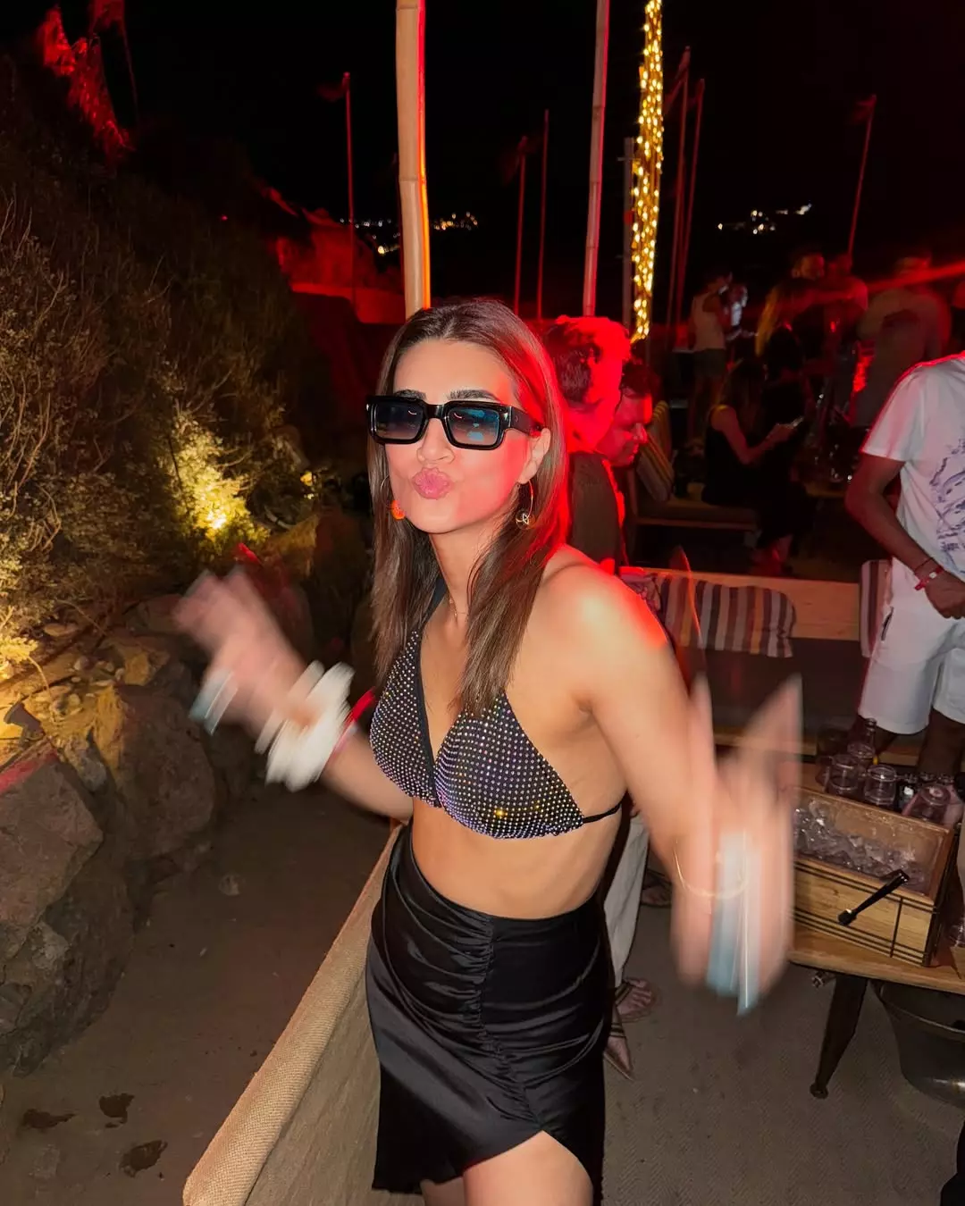 Apparently, Kriti Sanons Average Looks Are Still Better Than Our Best Apparently, Kriti Sanons Average Looks Are Still Better Than Our Best