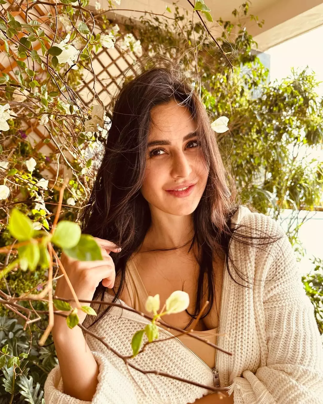 Katrina Kaif makes 2025 brighter with her stylish wishes