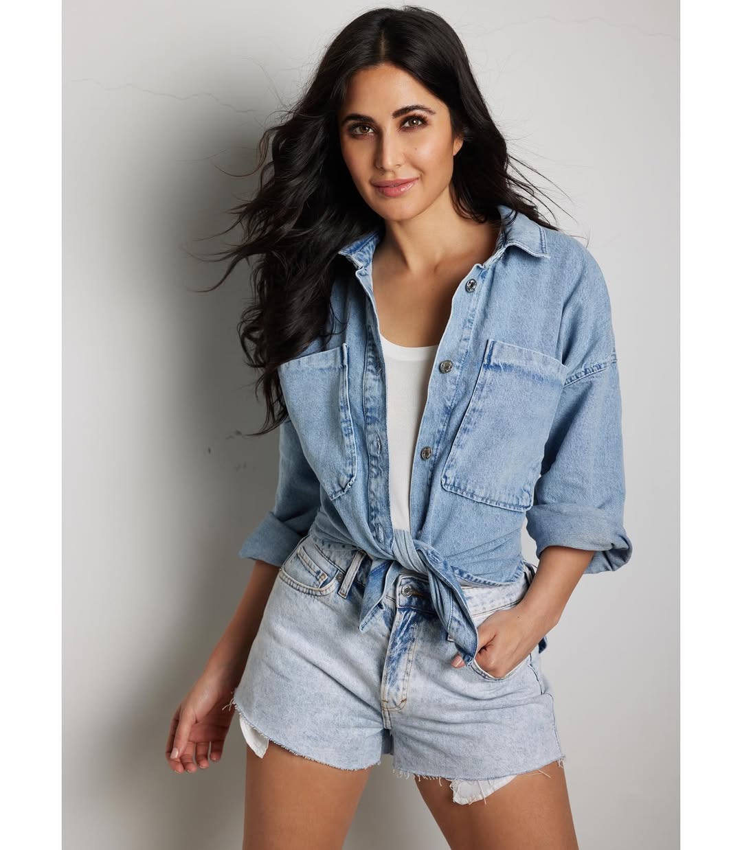 Katrina Kaif makes 2025 brighter with her stylish wishes Katrina Kaif makes 2025 brighter with her stylish wishes