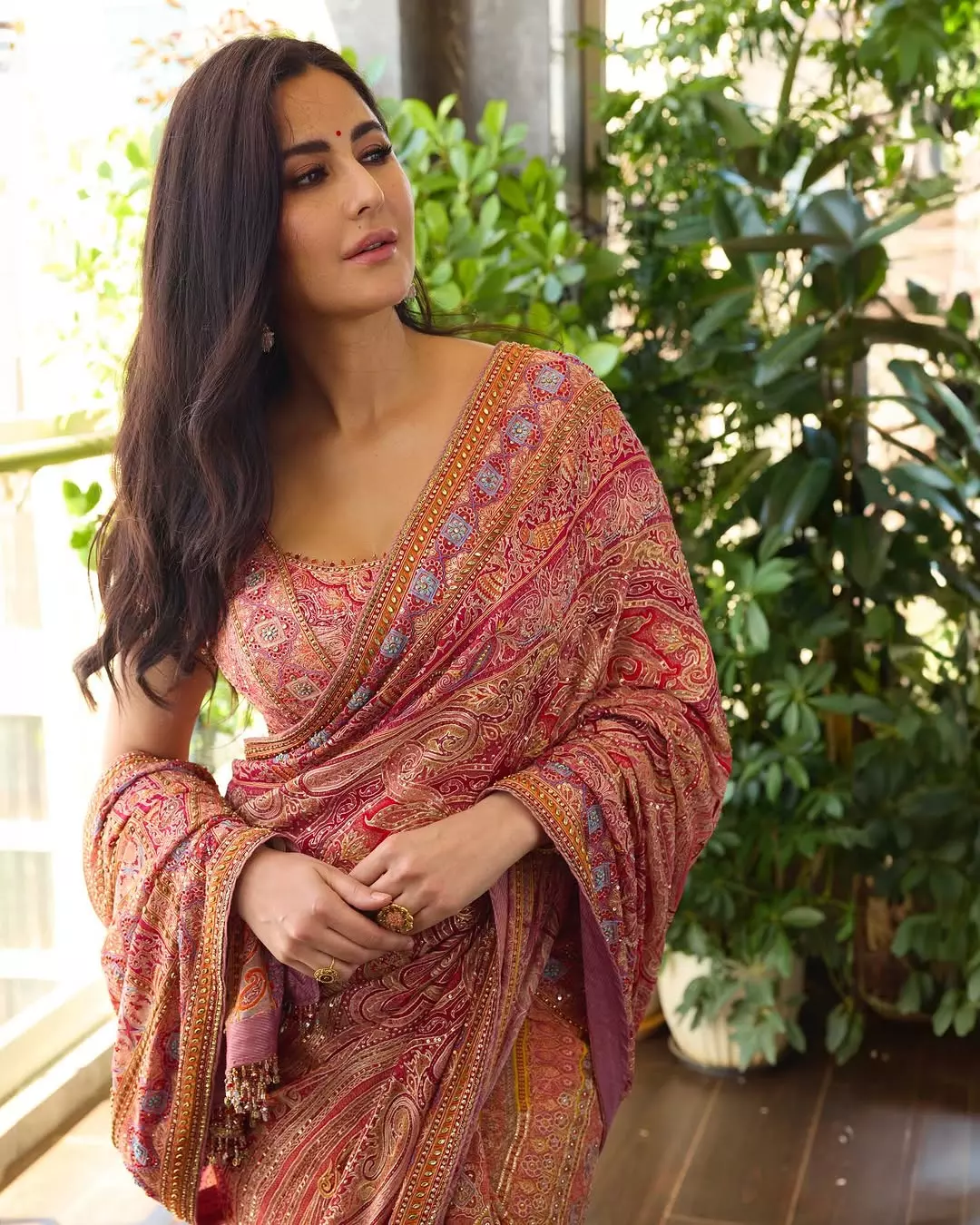 Katrina Kaif makes 2025 brighter with her stylish wishes Katrina Kaif makes 2025 brighter with her stylish wishes