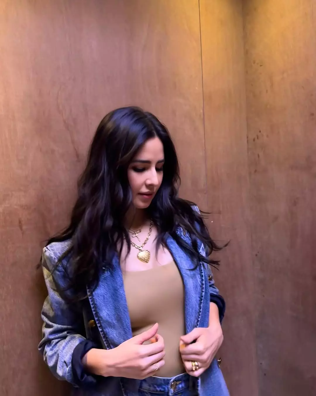 Katrina Kaif makes 2025 brighter with her stylish wishes