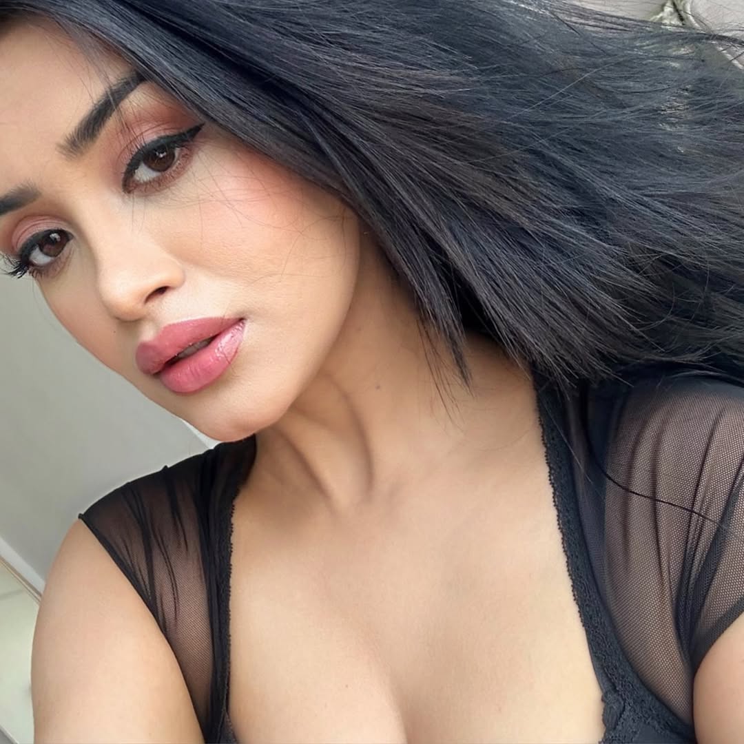 When Sakshi Sharma dresses up, even mannequins feel underwhelmed. When Sakshi Sharma dresses up, even mannequins feel underwhelmed.