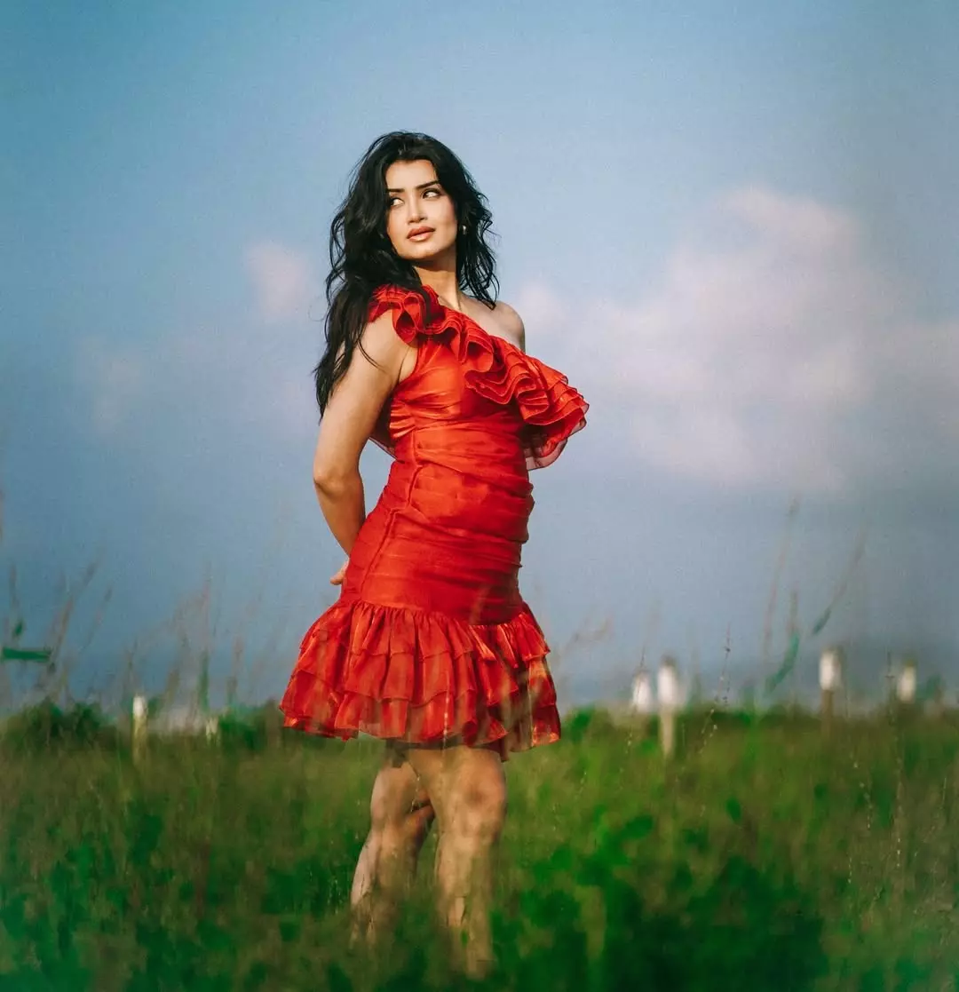 When Sakshi Sharma dresses up, even mannequins feel underwhelmed.