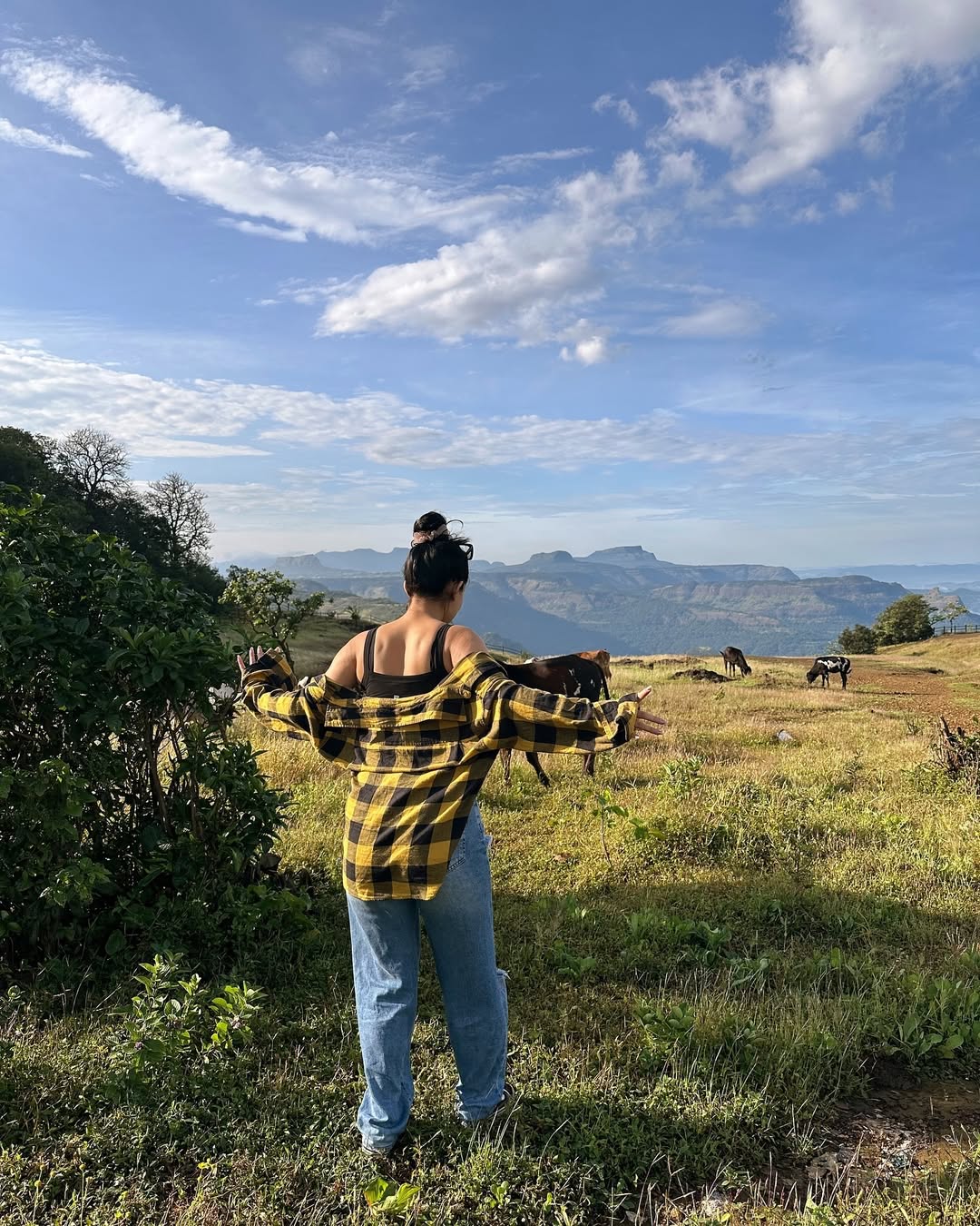 When Sakshi Sharma dresses up, even mannequins feel underwhelmed.