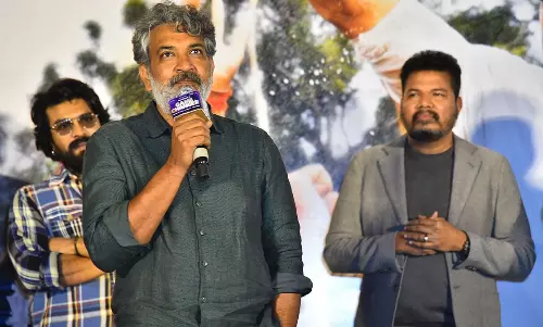 వాళ్ల‌ని సైతం రాజ‌మౌళి దారిలో పెడుతున్నారా?