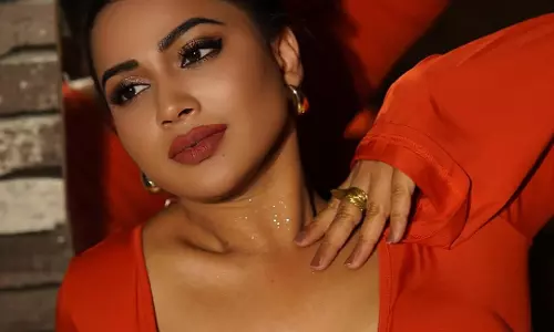 Inaya Sultana Stuns Fans with Elegant Red Dress on Instagram