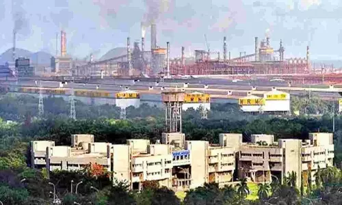 ఉక్కు లాంటి చాన్స్ వైసీపీ మిస్ ?